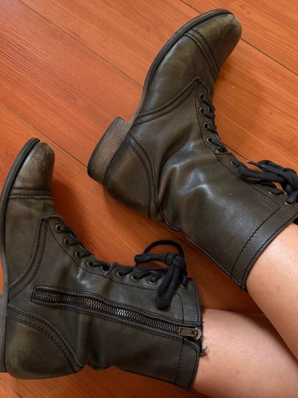 The Lasso Boots - Picture 6 of 9